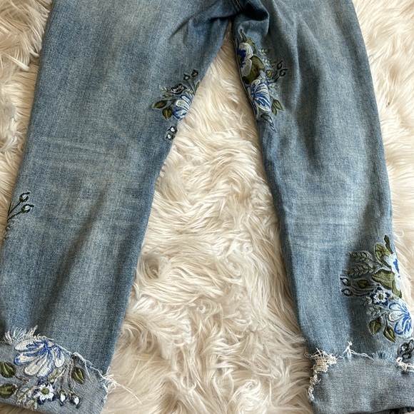 Blank NYC Floral Jeans - Picture 11 of 12